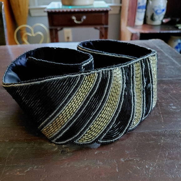 Vintage 80s hand beaded black gold scalloped disco belt velcro closure S / M - Picture 4 of 17